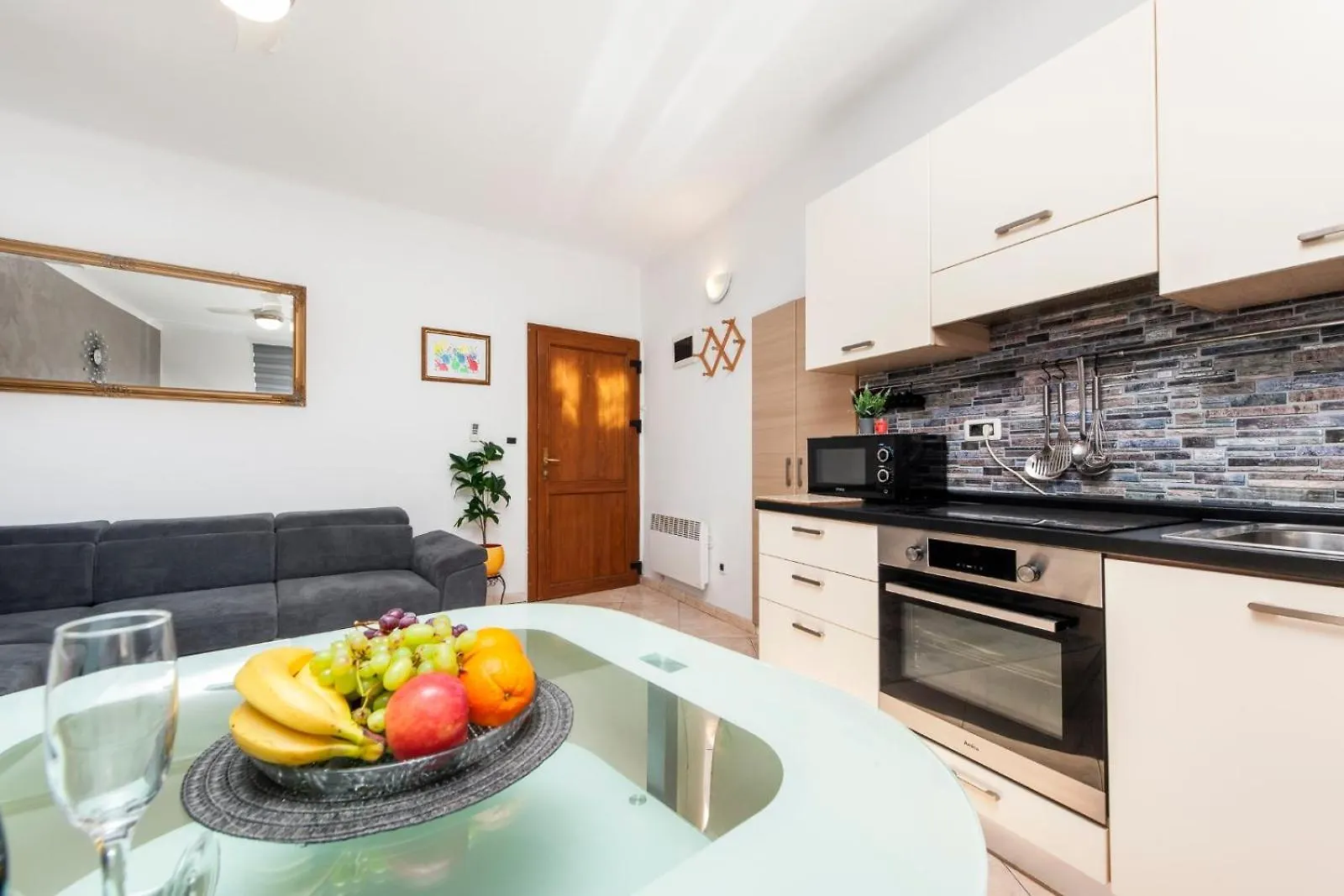 Apartment Rogic 로비니