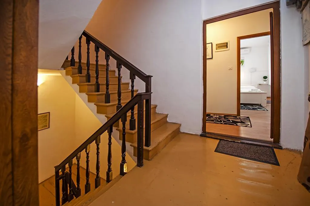 Apartment Rogic 로비니