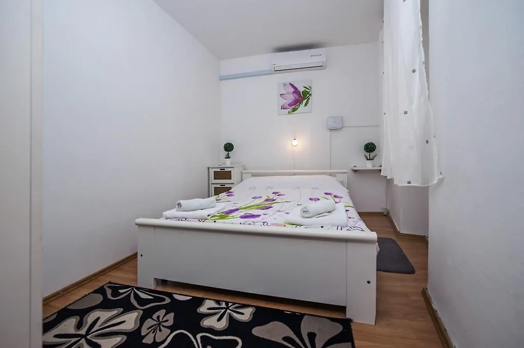 Apartment Rogic 로비니